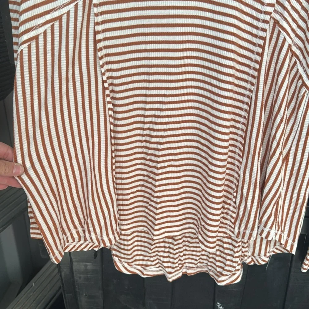 Daytrip stripe top - Picture 2 of 5